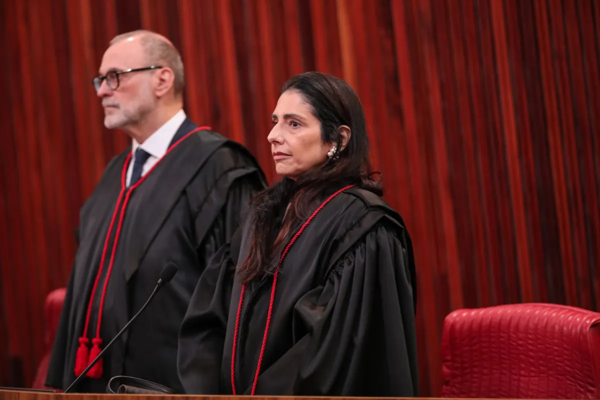 Ministra Estela Aranha relata ataques misóginos após proibir cadeira vazia de Lula em debate